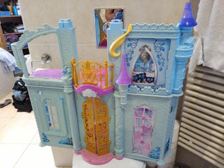Barbie / Prinsessen Speelkasteel - compleet en superleuk!, Kinderen en Baby's, Speelgoed | Poppenhuizen, Gebruikt, Toebehoren