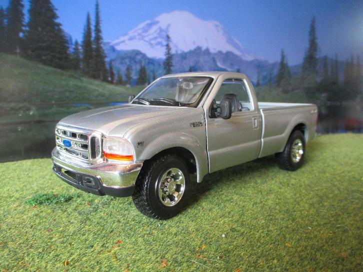 1:27 Ford F 150 Super Duty Pick-Up Truck - Maisto, Hobby en Vrije tijd, Modelauto's | 1:24, Zo goed als nieuw, Maisto, Ophalen of Verzenden