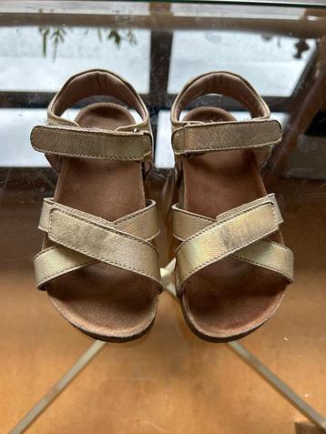 Mooie gouden sandalen voor meisjes, maat 29- 30 beschikbaar voor biedingen