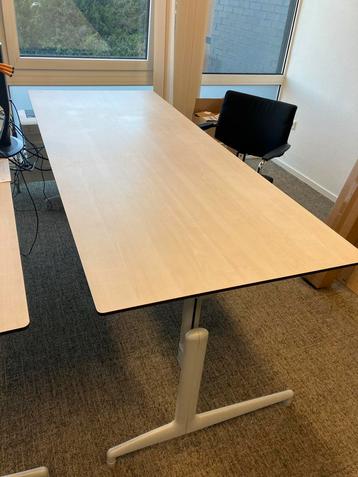 Stevig en goed bureau.