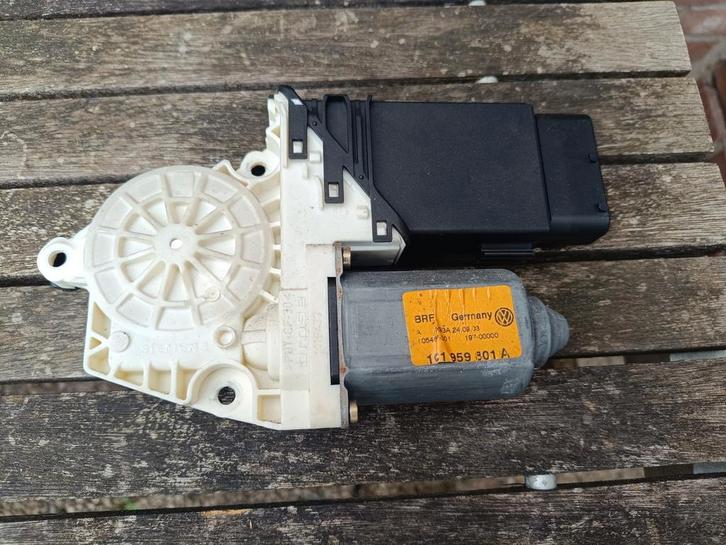 Motor elektrisch raam Volkswagen Golf 4 driedeurs, Auto-onderdelen, Ruiten en Toebehoren, Audi, Seat, Volkswagen, Skoda, Gebruikt