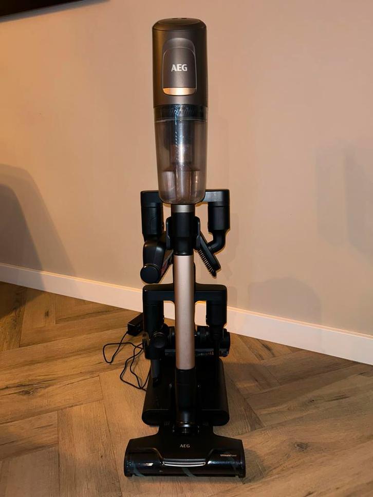 AEG Steelstofzuiger ultimate 8000, Witgoed en Apparatuur, Stofzuigers, Zo goed als nieuw, Stofzuiger, Ophalen