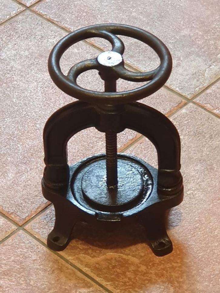 Gietijzer persje tbv eenden pers cannard press., Antiek en Kunst, Antiek | Gereedschap en Instrumenten, Ophalen of Verzenden