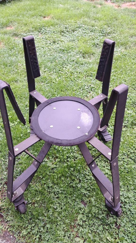 Onderstel Kamado Bastard Medium, Tuin en Terras, Barbecue-accessoires, Zo goed als nieuw, Ophalen