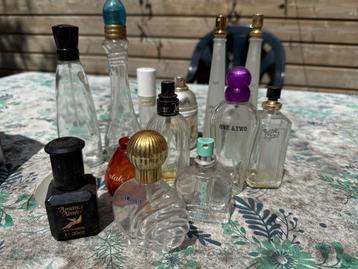 Gratis parfum flesjes retro  beschikbaar voor biedingen
