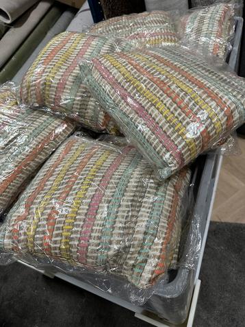 Sierkussens 45x45 NIEUW +-100 stuks  beschikbaar voor biedingen