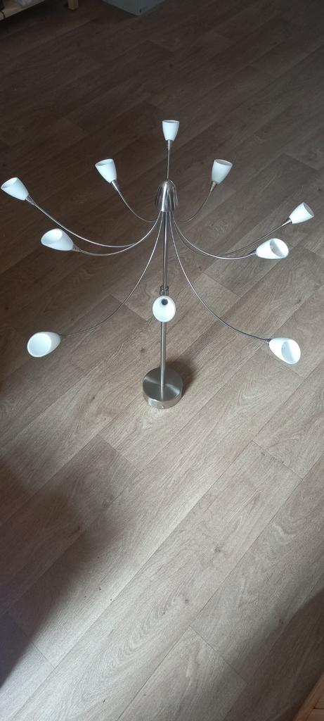 Hanglamp van RVS met melkwitte kelkjes., Huis en Inrichting, Lampen | Hanglampen, Gebruikt, 50 tot 75 cm, Metaal, Ophalen