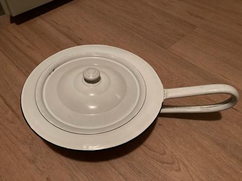 Oude emaille emmer en ondersteek met deksel, Antiek en Kunst, Antiek | Emaille, Ophalen of Verzenden