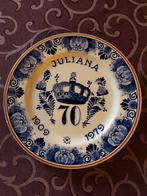 Bord tgv 70 ste verjaardag Koningin Juliana, Verzamelen, Koninklijk Huis en Royalty, Ophalen of Verzenden, Zo goed als nieuw, Servies