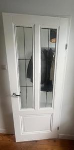 Witte binnendeur met glas-in-lood beslag, Doe-het-zelf en Verbouw, Deuren en Horren, Ophalen, Gebruikt, 80 tot 100 cm, Binnendeur