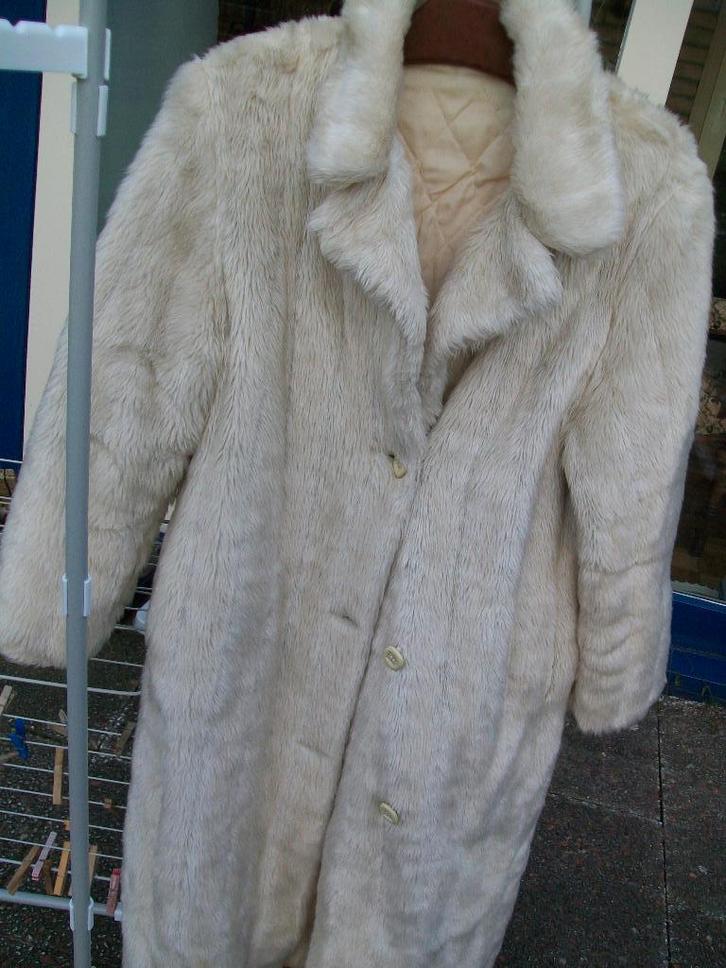 dames winterjas lang licht van kleur m48 imitatie bont, Kleding | Dames, Jassen | Winter, Zo goed als nieuw, Maat 46/48 (XL) of groter