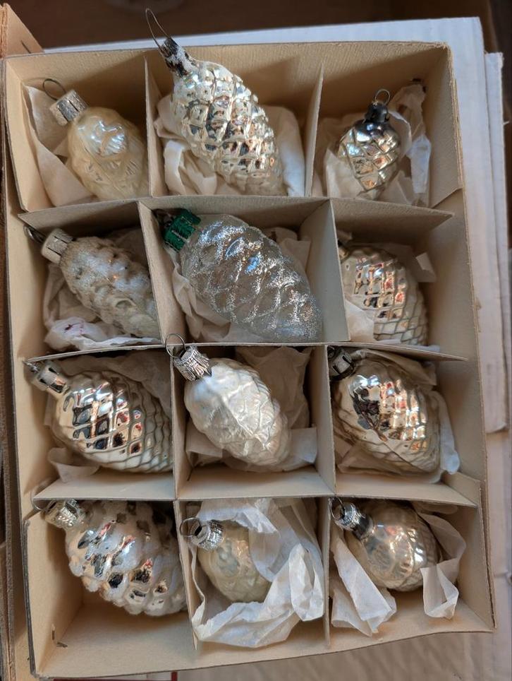 Te koop: kerstversiering: verschillende oude dennenappels, Diversen, Kerst, Gebruikt, Ophalen of Verzenden