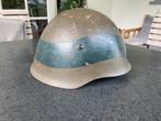 Portugese WW2 helm 100% origineel in zeldzame uitvoering., Ophalen of Verzenden, Landmacht, Overige gebieden, Helm of Baret