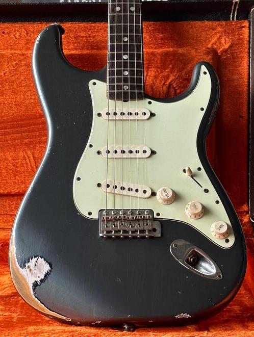 Fender 1965 Stratocaster Charcoal Frost Heavy Relic Custom, Muziek en Instrumenten, Snaarinstrumenten | Gitaren | Elektrisch, Gebruikt