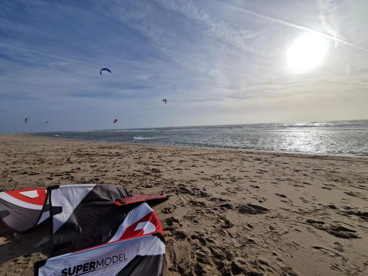 Reedin Supermodel kites incl. bar, Watersport en Boten, Kitesurfen, Gebruikt, Kitesurf-set, 9 m², Geen board, Ophalen