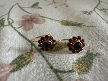 Vintage Gouden Granaat Oorbellen beschikbaar voor biedingen
