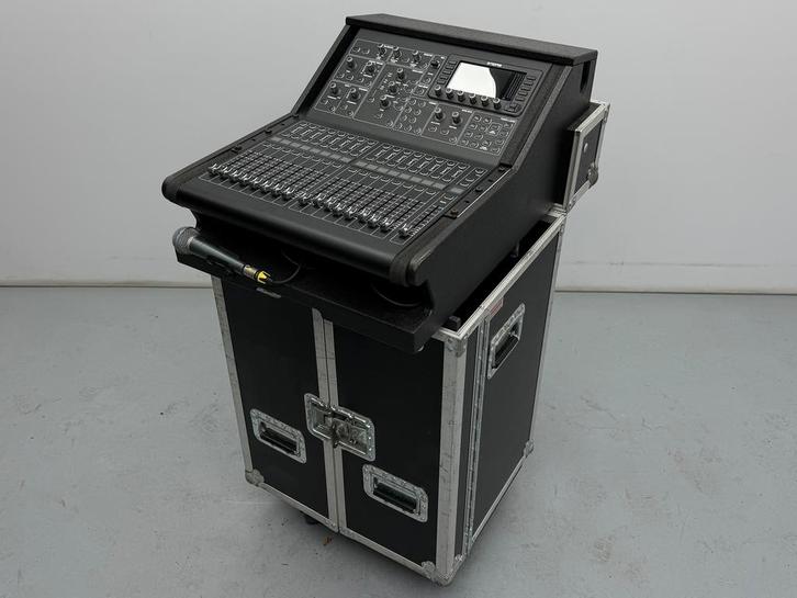 Midas M32R mengpaneel mixer in flipcase flightcase, Muziek en Instrumenten, Mengpanelen, Gebruikt, 20 kanalen of meer, Microfooningang