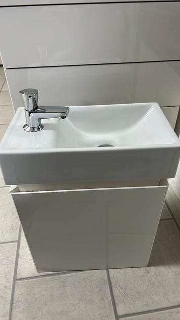 Mooi fonteinsetje wasbak kast en kraan en sifon B40 cm D22