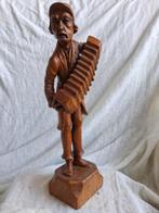 Amsterdamse school beeldje accordionist, Ophalen of Verzenden