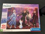 Frozen Puzzel 104 stukjes - Clementoni, Ophalen of Verzenden, Meer dan 50 stukjes, Zo goed als nieuw, 6 jaar of ouder