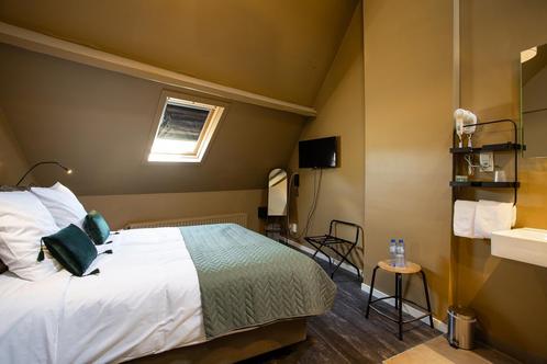 Swiss sense hotel. Boxspring. Inclusief achterwand en topper, Huis en Inrichting, Slaapkamer | Bedden, Gebruikt, Tweepersoons