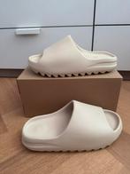 Yeezy Slide Bone EU 43, Ophalen of Verzenden, Nieuw, Slippers