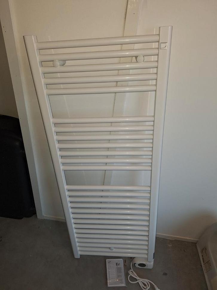 Elektrische Design Radiator Zehnder - Stijlvol & Efficiënt, Doe-het-zelf en Verbouw, Verwarming en Radiatoren, Zo goed als nieuw