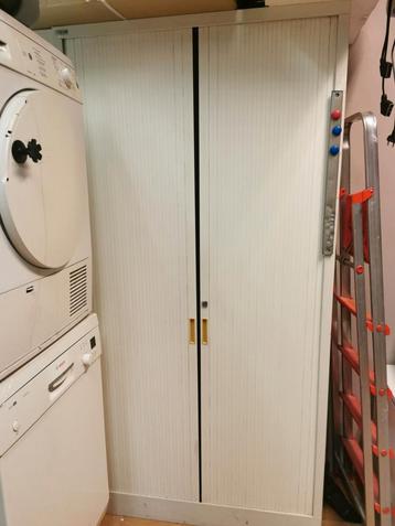 Mooie stalen kast met roldeuren 1 sleutel.Tweedehands Roldeu beschikbaar voor biedingen