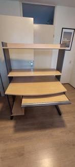 Stevige bureau met opbergruimte en legplanken, Ophalen, Gebruikt, Bureau