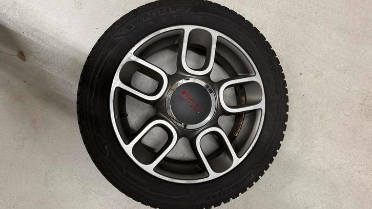 Fiat 500 Goodyear Winterbanden met lichtmetalen velgen, Auto-onderdelen, Banden en Velgen, Banden en Velgen, Winterbanden, 15 inch