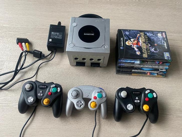 Nintendo Gamecube + games en toebehoren, Spelcomputers en Games, Spelcomputers | Nintendo GameCube, Gebruikt, Zilver, Met 3 controllers of meer