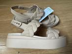 Crocs sandalen 37 nieuw!, Beige, Nieuw, Crocs, Sandalen of Muiltjes