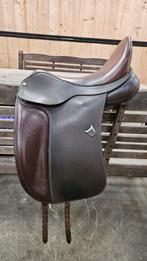 Bates Dressage Bruin dressuurzadel 17,5 inch, Dieren en Toebehoren, Paarden en Pony's | Zadels, Ophalen of Verzenden