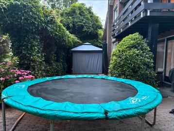 Grote Trampoline beschikbaar voor biedingen