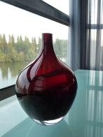 Vintage Salong vaas IKEA in Robijnrood / RUBY Red jaren '90, Overige kleuren, Ophalen of Verzenden, Minder dan 50 cm, Glas