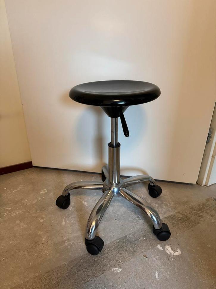 In hoogte verstelbare tabouret / bureaukruk, Huis en Inrichting, Bureaustoelen, Gebruikt, Bureaukruk, Zwart, Ophalen