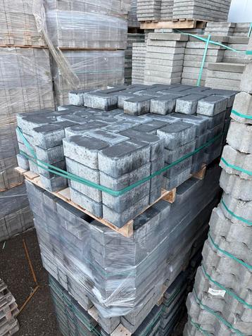 Betonklinkers b keus 8cm grijs en zwart beschikbaar voor biedingen