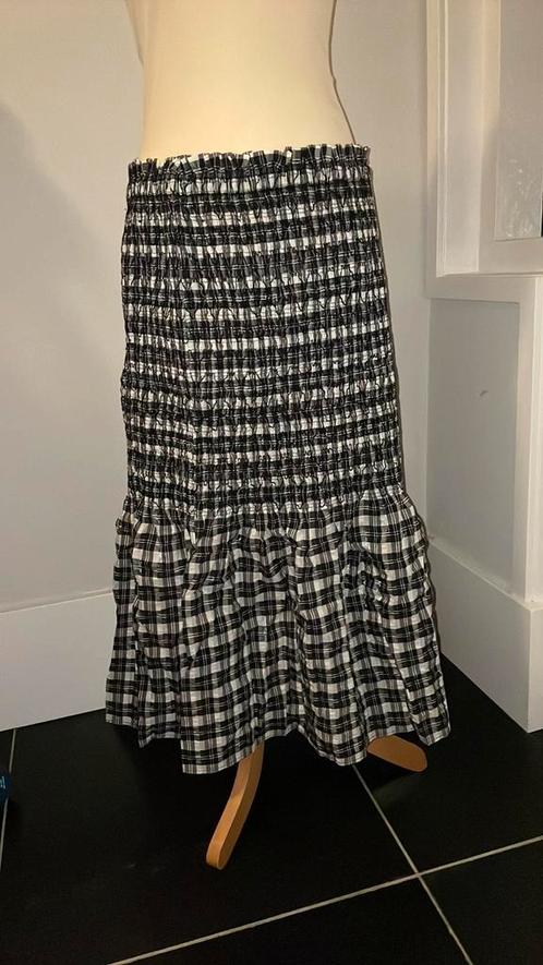 H&M zwart wit geruite gesmokte rok maat L nieuw, Kleding | Dames, Rokken, Nieuw, Maat 42/44 (L), Zwart, Onder de knie, Ophalen of Verzenden
