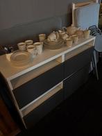 Serviesgoed - Kopjes, Borden, Theepot, Huis en Inrichting, Keuken | Servies, Ophalen of Verzenden, Zo goed als nieuw, Bord(en)