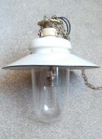 Oude schipperslamp met wit emaille kap glazen bol fitting, Antiek en Kunst, Ophalen of Verzenden