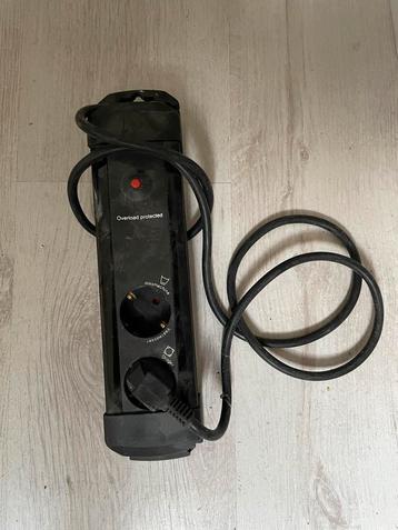 Verlengsnoer met Overspanningsbeveiliging beschikbaar voor biedingen
