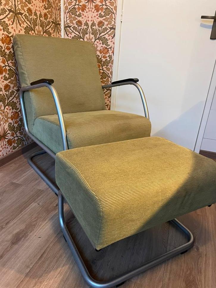 Relaxte retro fauteuil ribstof groen met voetenbank, Huis en Inrichting, Fauteuils, Gebruikt, Stof, 50 tot 75 cm, 75 tot 100 cm