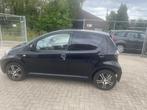 Toyota Aygo toyota aygo 1.0 zwart 5 deurs airco, Auto's, Voorwielaandrijving, Euro 5, Stof, Gebruikt