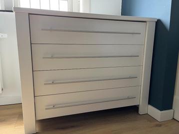 Mooie commode  beschikbaar voor biedingen
