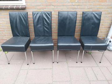Gratis 4 leren stoelen  beschikbaar voor biedingen