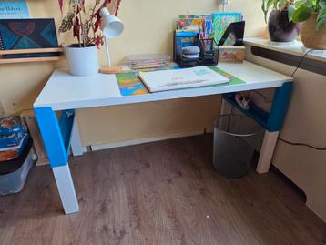 Bureau ikea beschikbaar voor biedingen