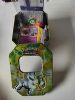 Pokemon tin met 120 kaarten + items, Ophalen of Verzenden, Nieuw, Meerdere kaarten