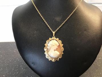 Vintage gouden ketting Camee in gouden rand. 14 en 18 karaat beschikbaar voor biedingen