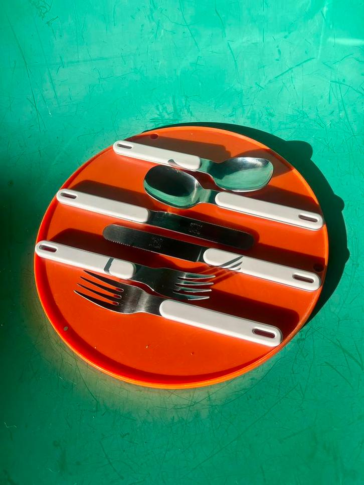 Vintage bestekset 2 personen wit space age Rosti Mepal, Huis en Inrichting, Keuken | Bestek, Gebruikt, Bestekset, Rvs of Chroom