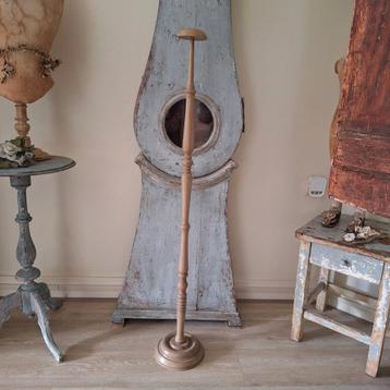 Oude hoedenstandaard beschikbaar voor biedingen